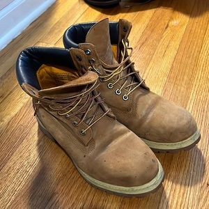 Vintage premium classic 6” timberland boots.“Rust” nubuck. Waterproof